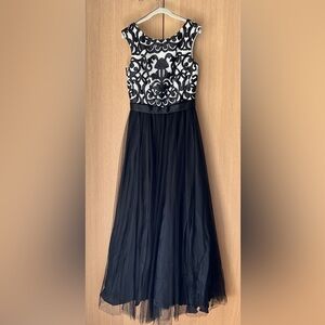 Aidan Mattox cap sleeve embroidered evening gown, black and white, size 10